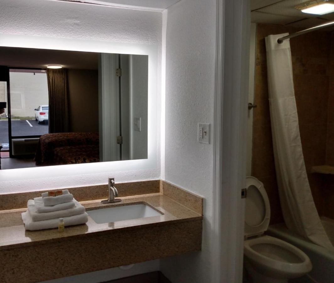 Gateway Inn ซาวานนาห์ ภายนอก รูปภาพ